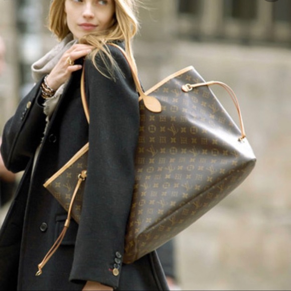 Louis Vuitton Handbags - LOUIS VUITTON  GM MONOGRAM PURSE